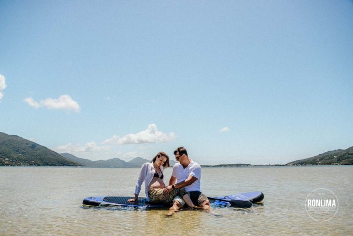 Ensaio Gestante fazendo stand up paddle em Florianópolis