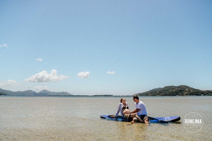 Ensaio Gestante fazendo stand up paddle em Florianópolis