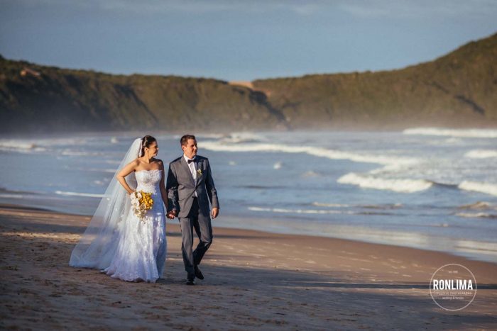 Casamento ao ar livre na Praia do Rosa