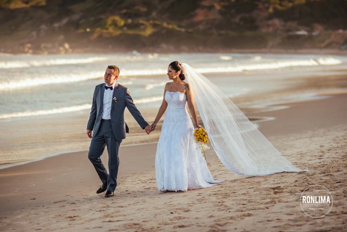 Casamento ao ar livre na Praia do Rosa